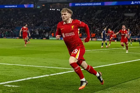 "عملية سطو في فرنسا".. كيف تناولت صحف إنجلترا فوز ليفربول على باريس سان جيرمان؟